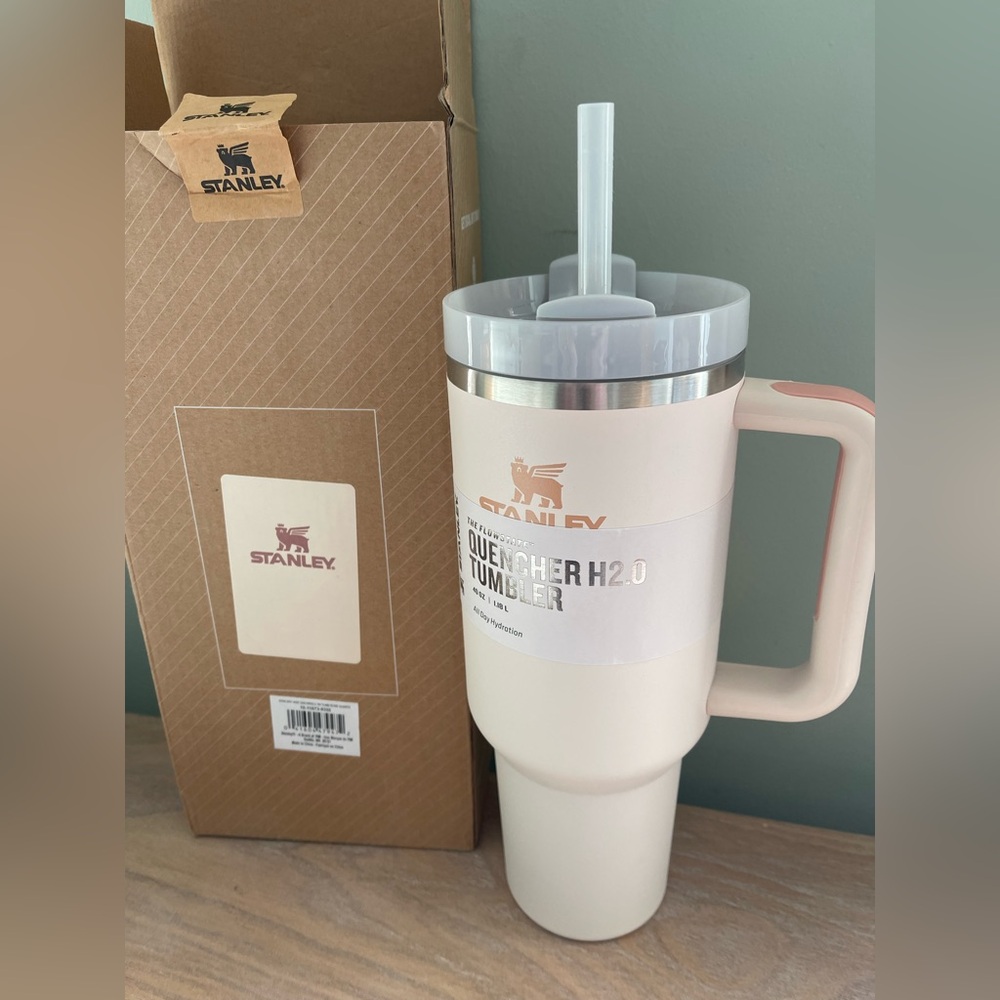 Stanley Quencher H2.0 FlowState 40 oz. Tumbler, Light Tan or Cream NEW IN BOX